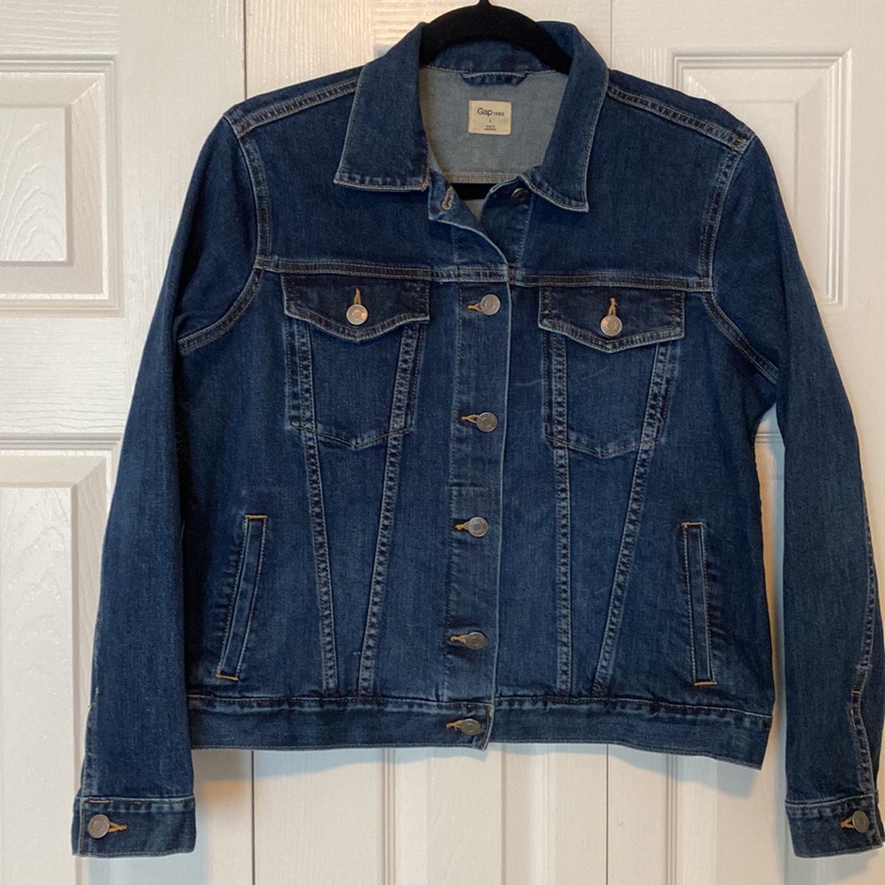 Gap Denim jacket size large with stretch